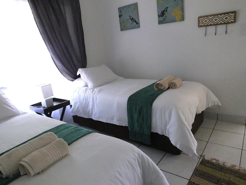 Sunshine Self Catering Apartment Mbombela Room photo