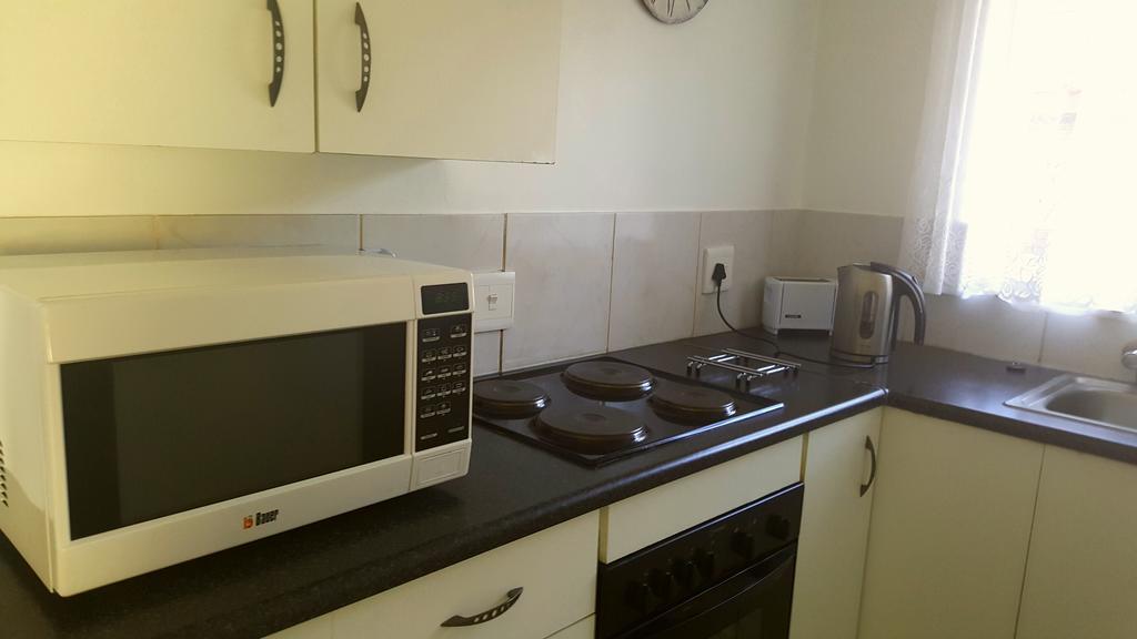 Sunshine Self Catering Apartment Mbombela Exterior photo